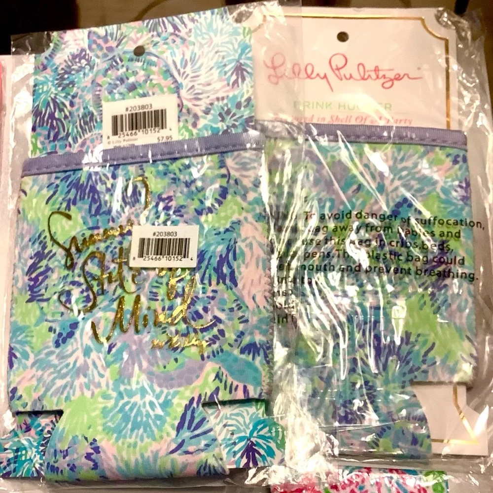 Lilly Pulitzer Fun pack 3 drink huggies,mask,phone ring 2 Prep obsessed earrings - Picture 2 of 3